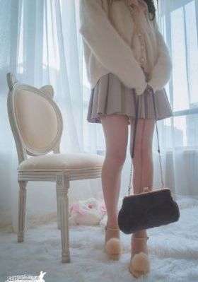 美女脱了内裤张开腿让男人爽_BD高清视频观看